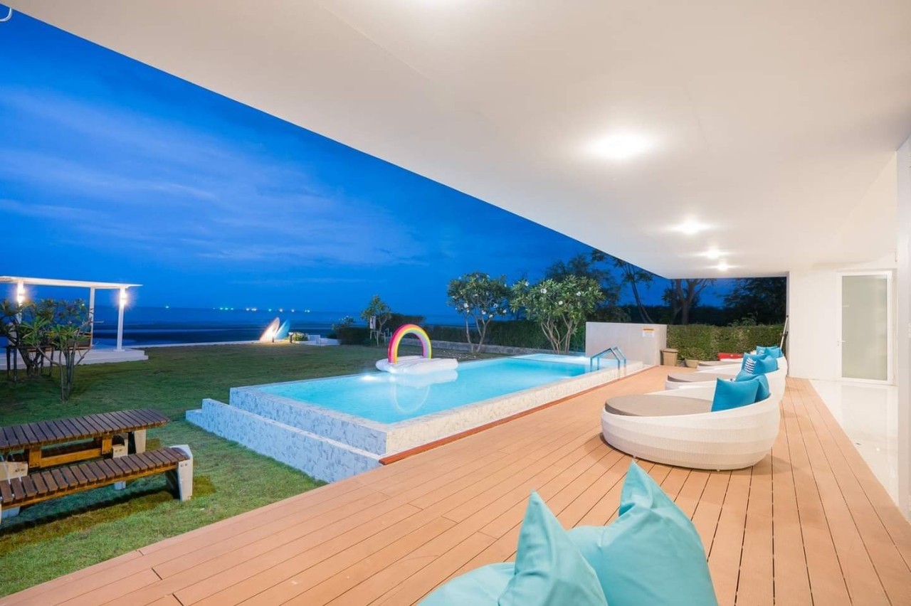 HR15049 บ้านพักติดทะเล The Breezy Beach Pool Villa Cha Am