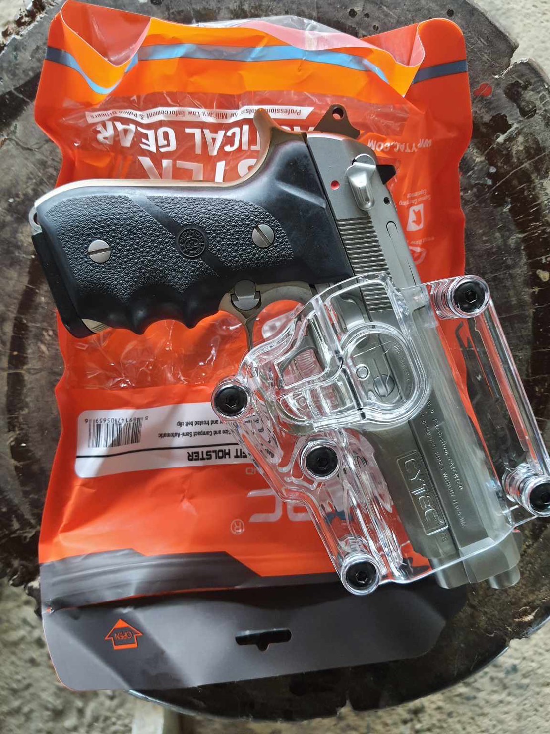 ซอง Megafit แบบใส ( Transparent Cytac Mega-Fit Holster ) -ซองปืนที่ออกแบบมาให้สามารถใช้งานได้หลากหลายรุ่น (ตามตารางแนบ) เช่น Glock , Sig Sauer, CZ , Beretta, Ruger , S&W, Walther, Colt, Taurus และอื่นๆ -ผลิตจากวัสดุ Polymer ชนิดใส -ซองถูกออกแบบให้ปลดล็อคน