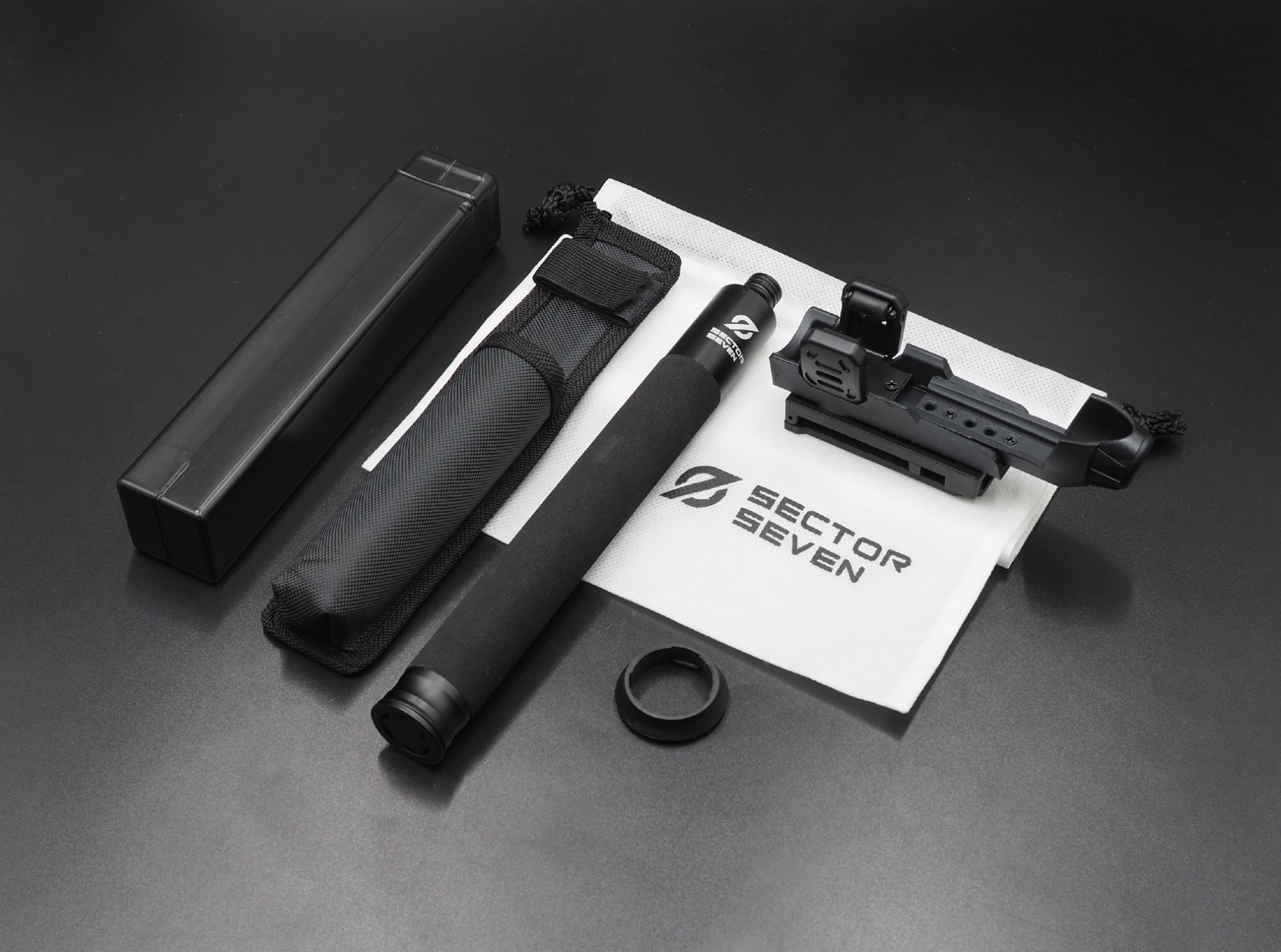 New. ⚓ ดิ้ว Sector Seven Baton 24" แบบครบชุด (SET-B) 📌กระบองผลิตจากเหล็กชุบแข็ง ไม่คดงอง่าย 📌ระบบกดตูด ใช้งานสะดวก เก็บง่าย 📌ใช้งานรวดเร็ว ด้วยเพียงมือเดียว 📌ด้ามจับฟองน้ำ Dia ขนาด 28.5 มม. 📌ความยาวหลังย