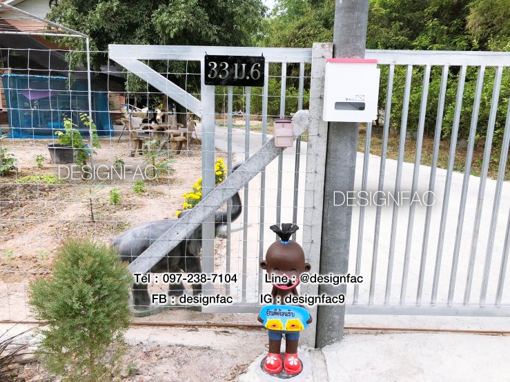 ป้ายบ้านเลขที่ เลขที่บ้านสแตนเลสด้านบนป้ายอะคริลิคสีดำ สไตล์โมเดิร์น เรียบเท่ห์ ป้ายมินิมอล