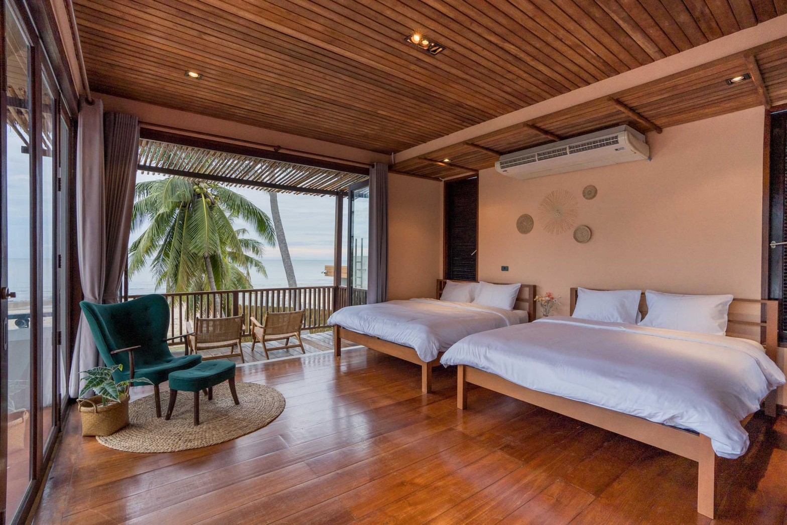 HR15061 บ้านพักติดทะเล The Pamila Beach Villa Kuiburi