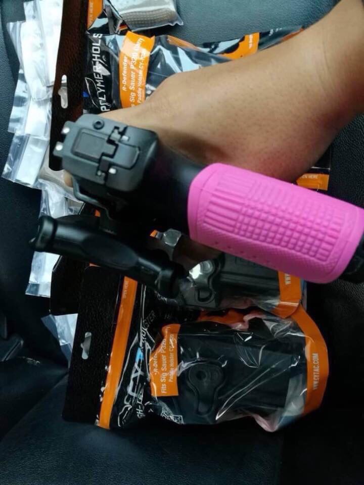 https://youtu.be/AZFanXIKnQw New.ยุทธวิธีด้ามจับยาง Tactical Grip Gloves For SIG P320sp / GLOCK ทุกรุ่นและ ทุกรุ่นของปืนสั้น มีทั้งหมด 6 สี 📌❗️ราคาโปรโมชชั่น ราคาพิเศษ 450 บาท Ems 50 บาท ครับ ❗️📌 ========================