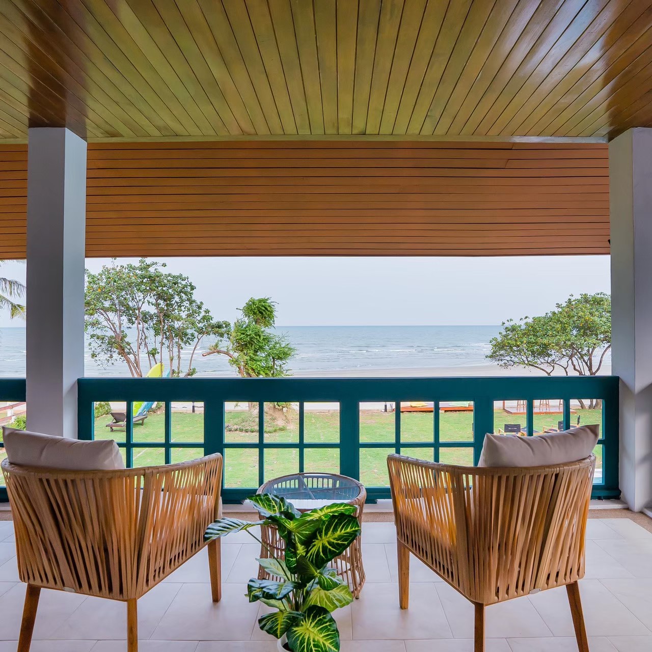 HR15050 บ้านพักติดทะเล The Century Beach Villa Cha Am