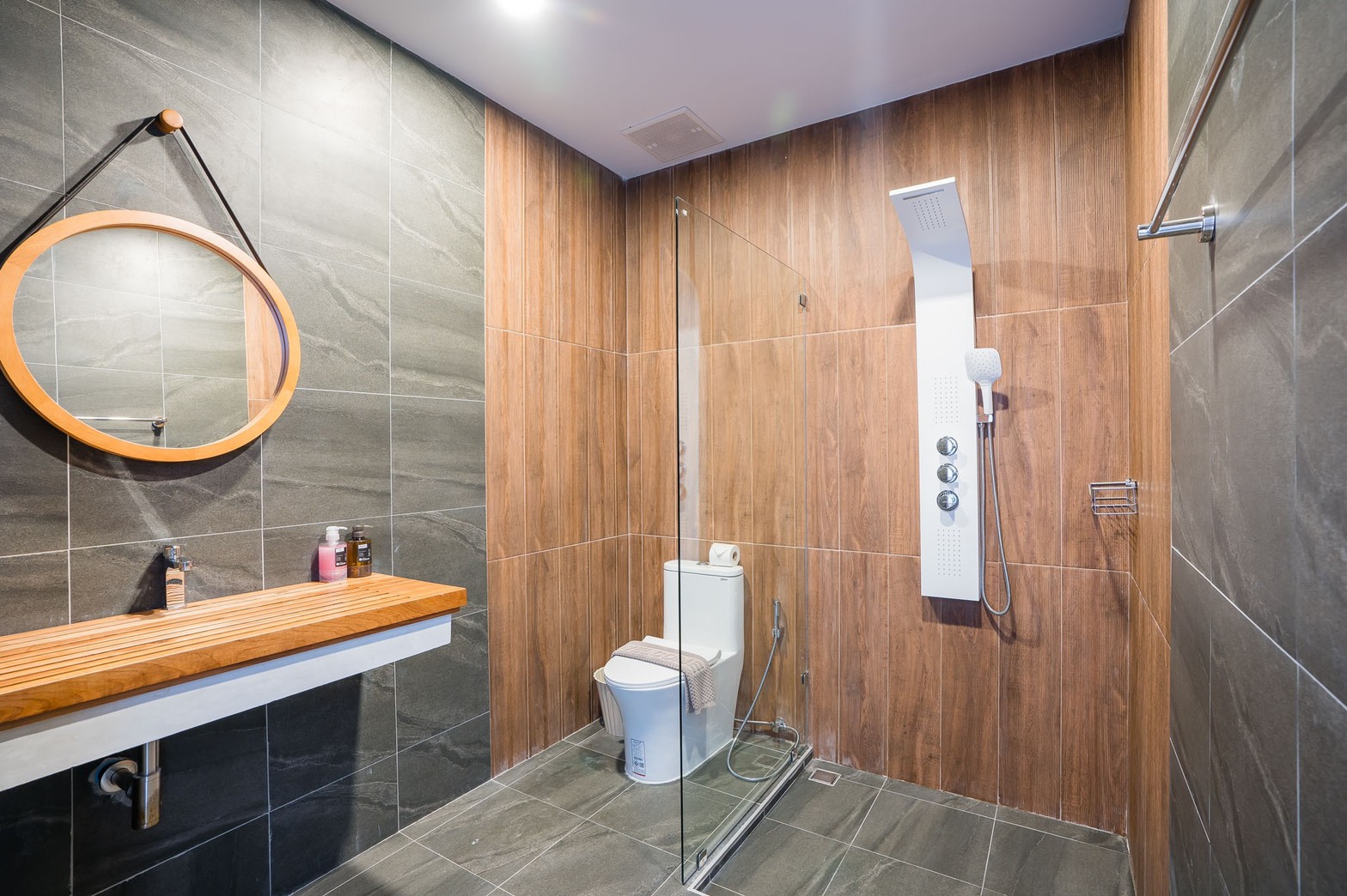 HR15060 บ้านพักติดทะเลชะอำ The Leon Beach Pool Villa Cha Am