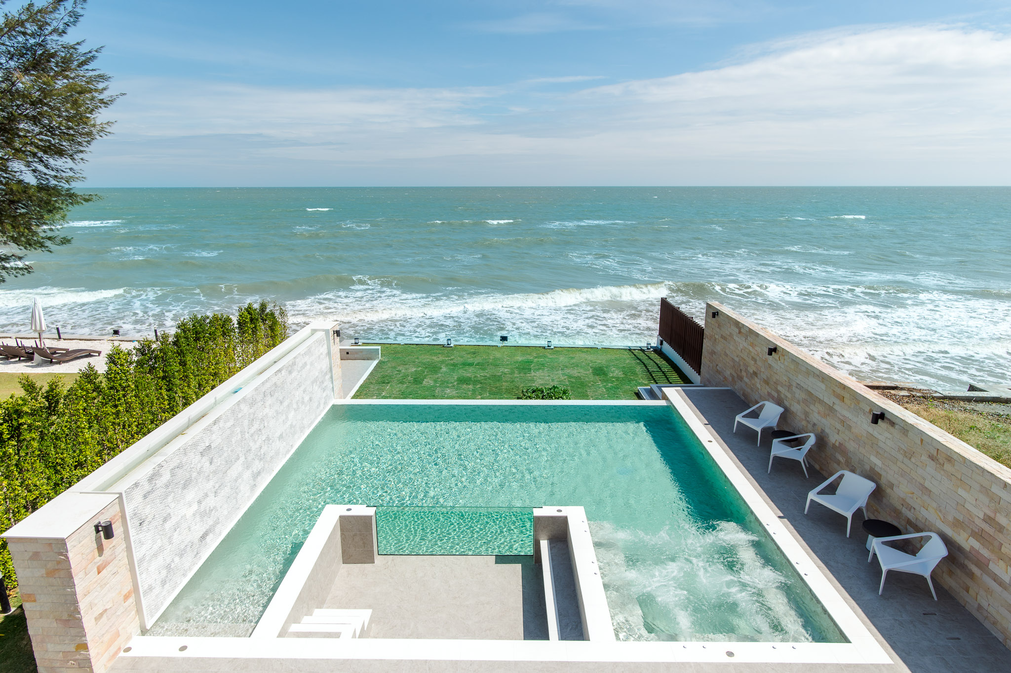 HR15066 บ้านพักติดทะเลหัวหิน The Casa Rocca Beach Villa HuaHin