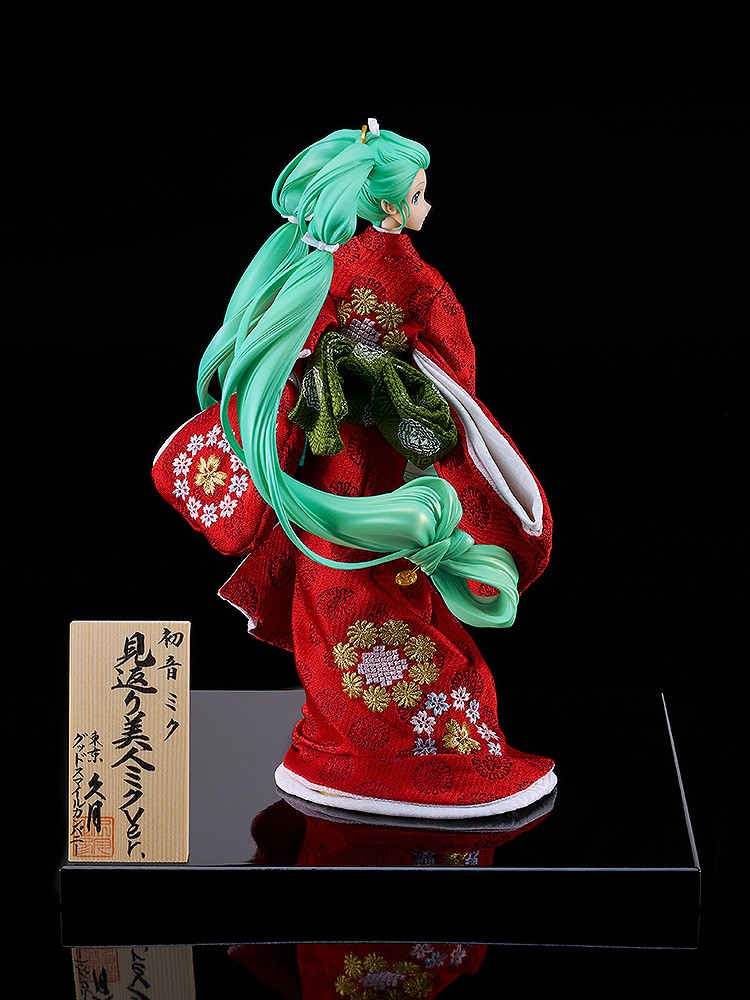 เปิดจอง : Hatsune Miku: Beauty Looking Back Miku Ver. -Kyugetsu Collaboration Japanese Doll-