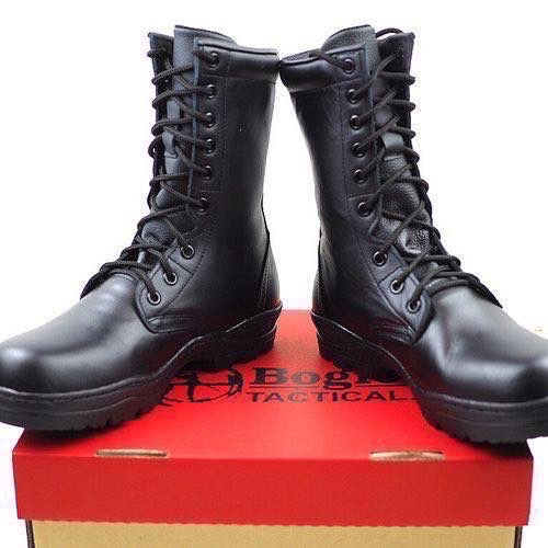👢 รองเท้าคอมแบท 𝑩𝒐𝒈𝒊𝒆𝟏 👢 รุ่น E2 (ไม่มีซิปข้าง ร้อยเชือก รูตาไก่) _____________________ . ✅ หนังวัวแท้ 100% ผ่านกรรมวิธีพิเศษ ทำให้หนังมีความนุ่มสบายไม่กัดเท้า ✅ เหมาะกับชุดฝึก