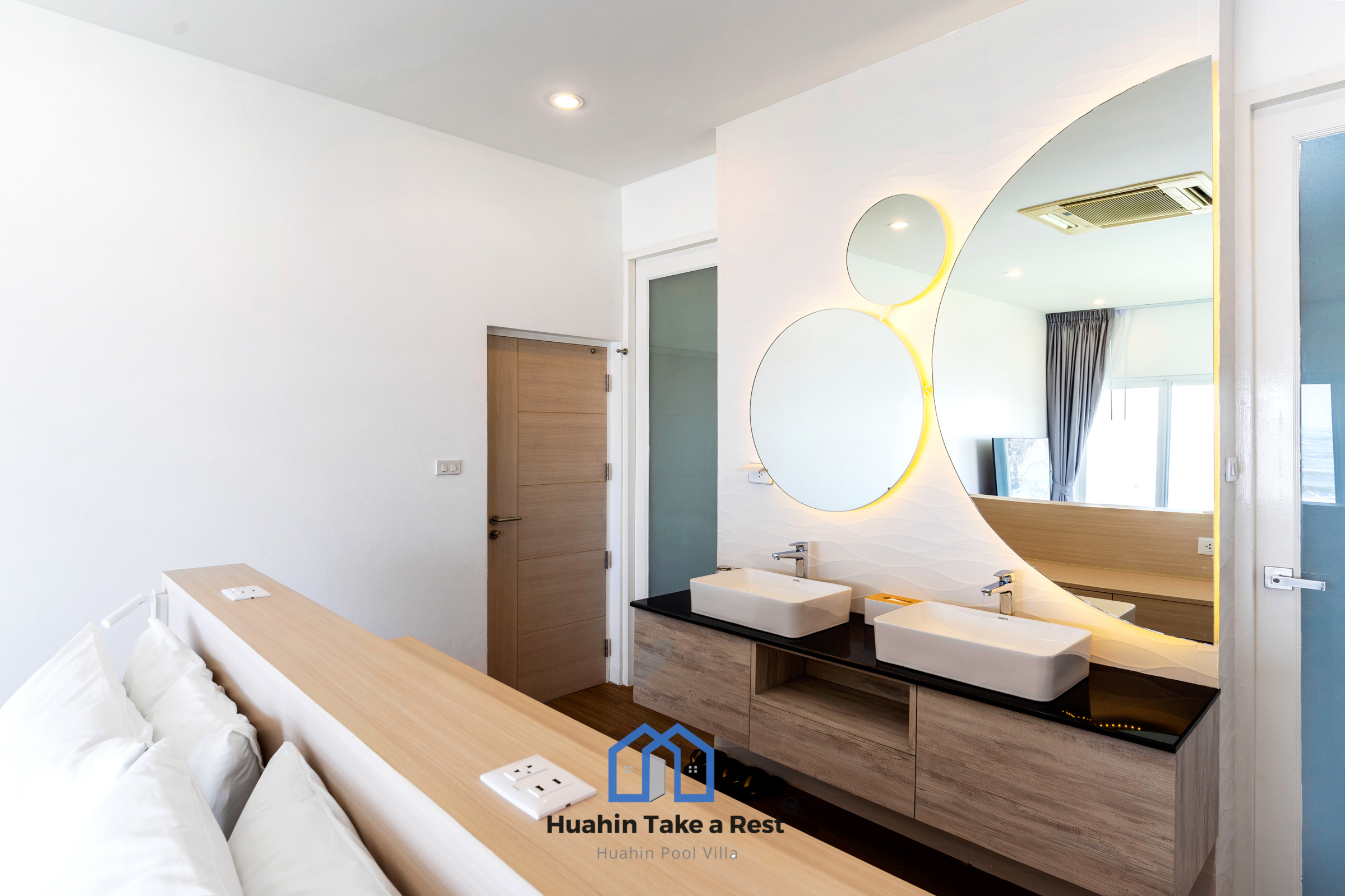 HR15051 บ้านพักติดทะเล The Colonial Beach สามร้อยยอด