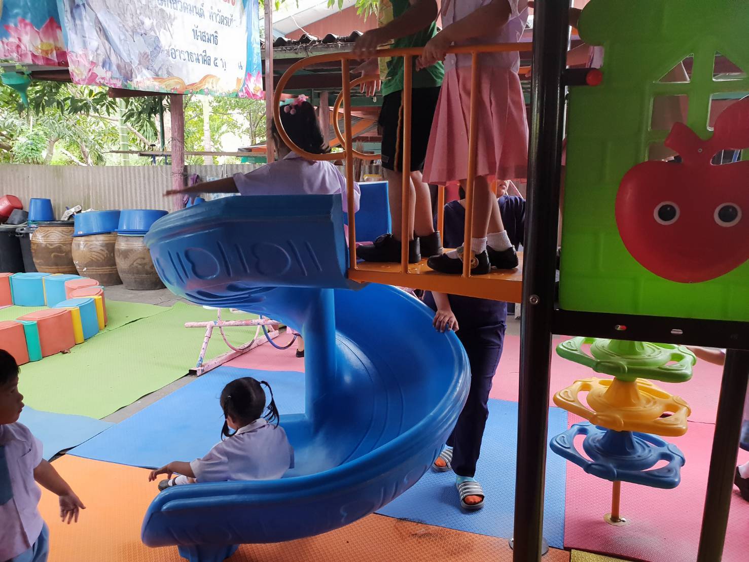 เครื่องเล่นสนาม ชุดหมวกน้อยแสนซน