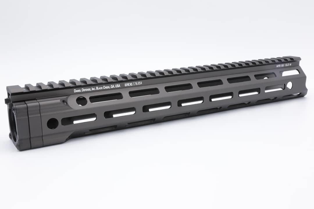 ชุดหน้า Danel Defense MFR XS ระบบรางM-Lock (ชุดหน้า MFR) สำหรับปืนตระกูล : M4/M16 เส้นผ่านศูนย์กลาง : 3.3 mm. มี3รุ่นให้เลือก ✔️รุ่นความยาว 7” (น้ำหนัก 175 กรัม) ✔️รุ่นความยาว 9” (น้ำหนัก 208 กรัม) ✔️รุ่นความยาว 13.5” (น้ำหนัก 277 กรั