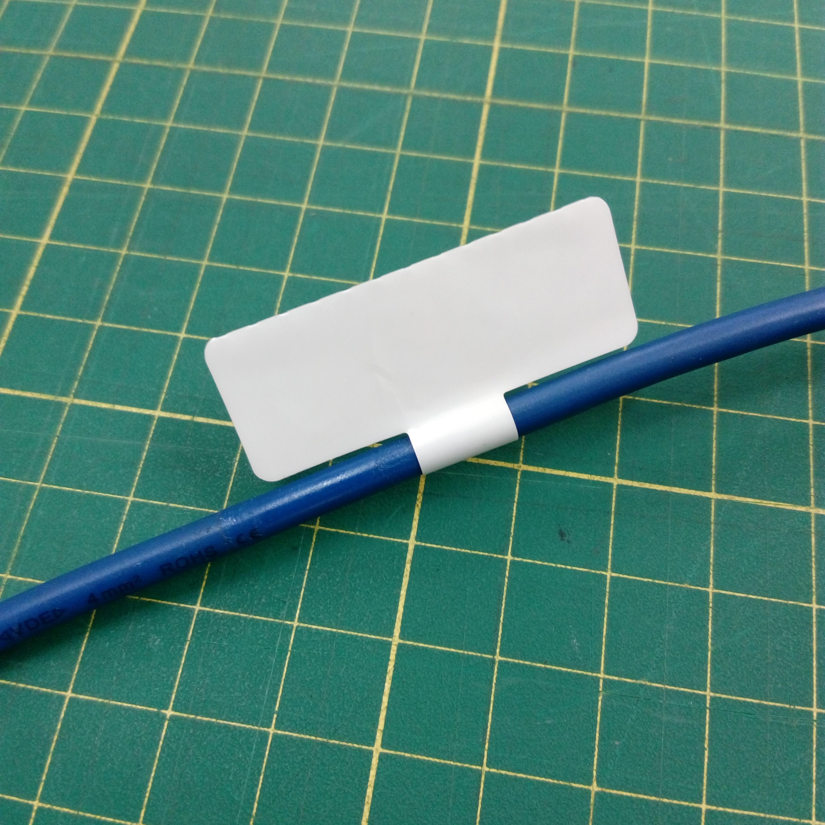 สติ๊กเกอร์มาร์คสายไฟ แบบธง 40mm x 15mm หางสั้น เบอร์มาร์คสายไฟ CABLE MARKER