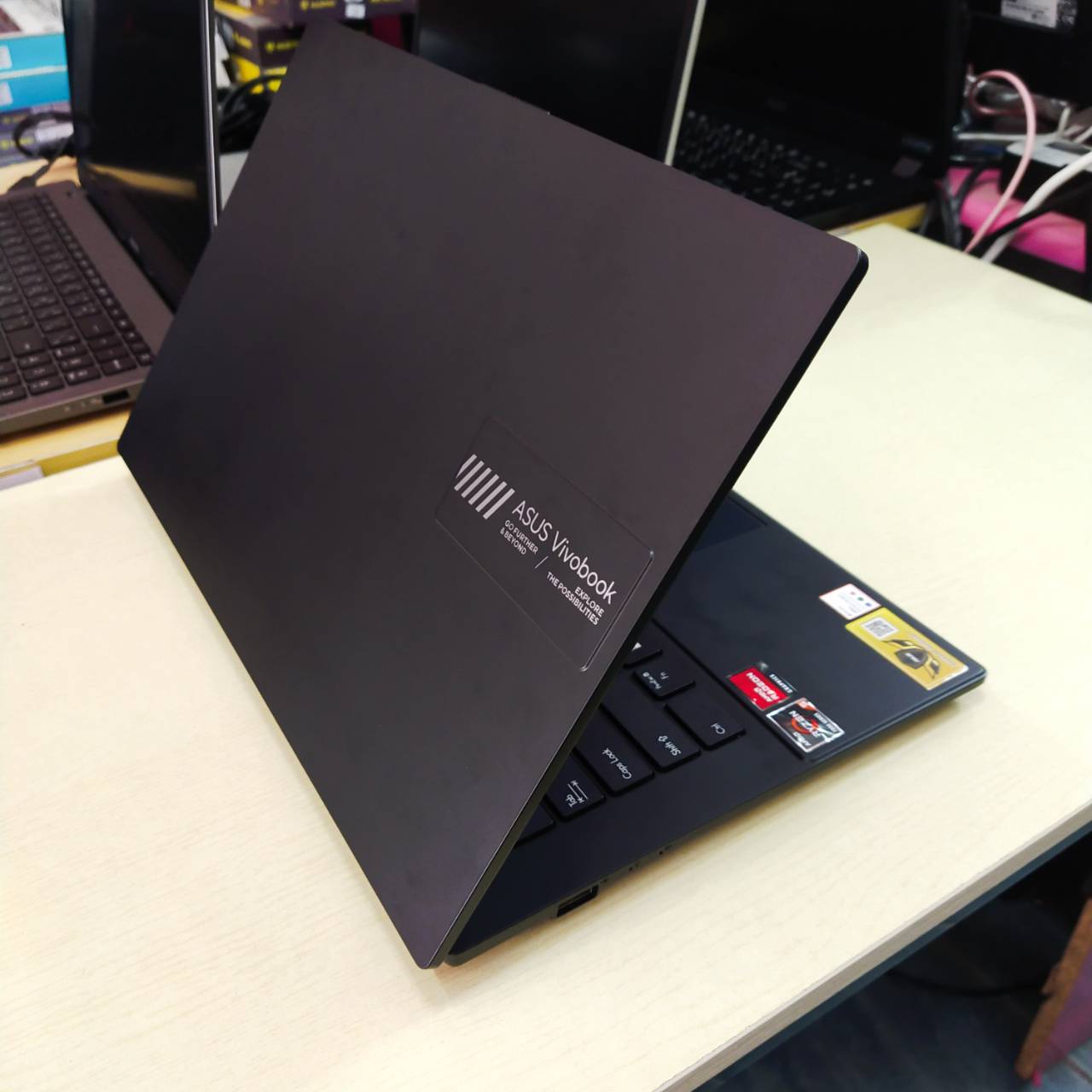 ASUS VIVOBOOK 14 M1404FA-NK552WS สภาพเครื่อง 90% ติดฟิล์มกันรอยหน้าจอแล้ว(ประกัน J.I.B. 13/11/2025)