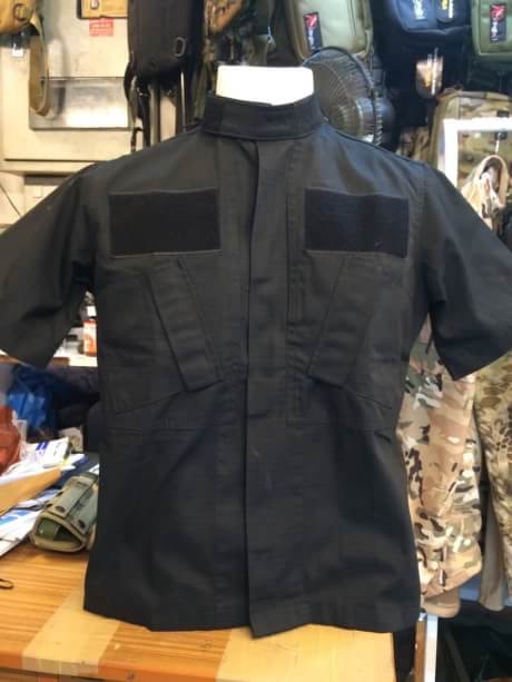 New.เสื้อคอมแบทแขนสั้น สำหรับชุดปฏิบัติการต่างๆสะดวกใส่อุปกรณ์ทางยุทธวิธีได้เยอะซ่อนปืนพกประจำกายได้แนบเนียนมากแทบไม่เห็นเลย มีสี กรม S M L XL XXL สีดำ S M L XL XXL (ของหมดกำลังผลิตใหม่) สีครีม S M L XL XXL (ของกำลังผลิตใหม่) ราคาพิเศษ
