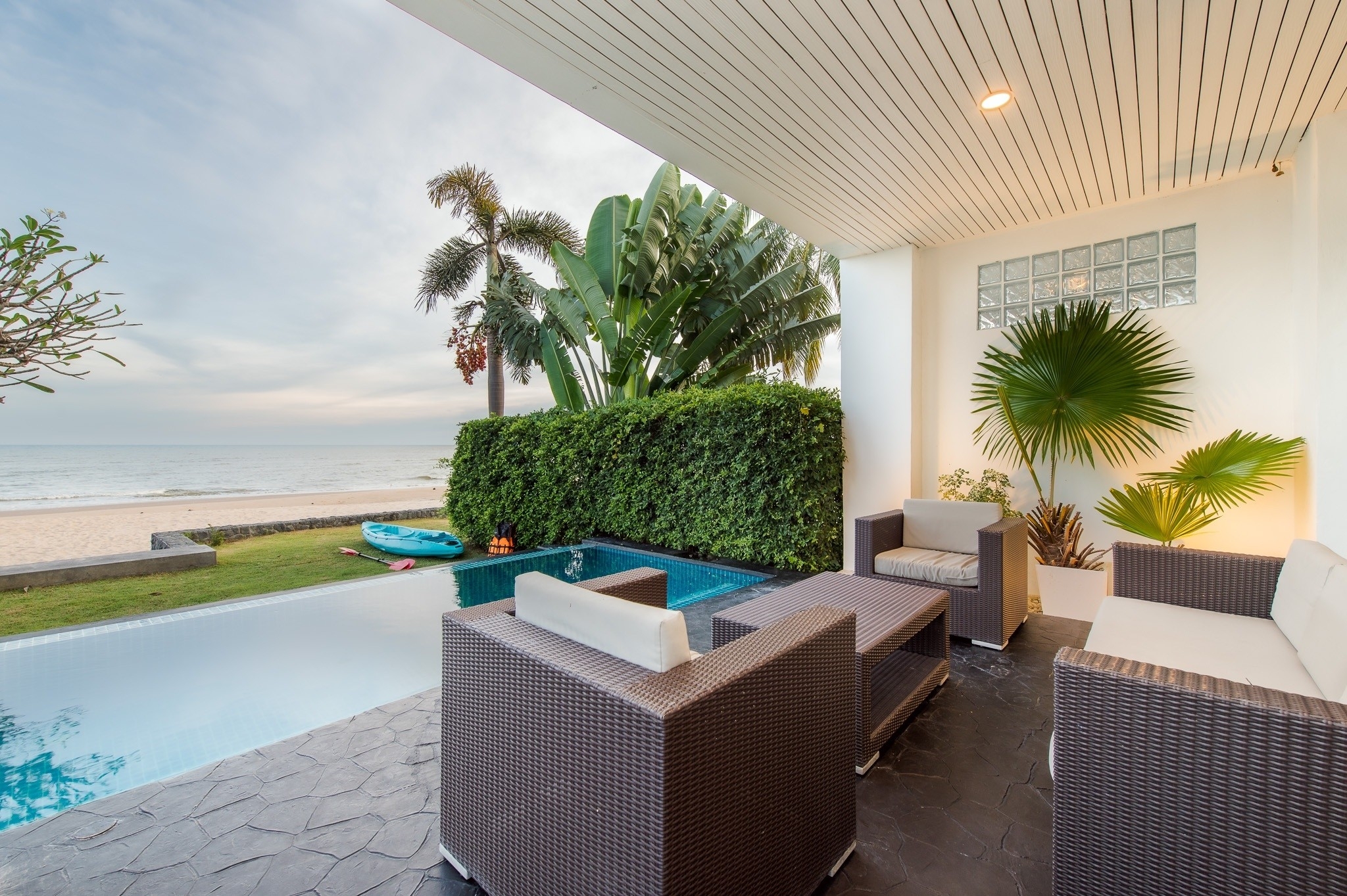 HR15088 บ้านพักติดทะเล S Beach pool villa Kuiburi