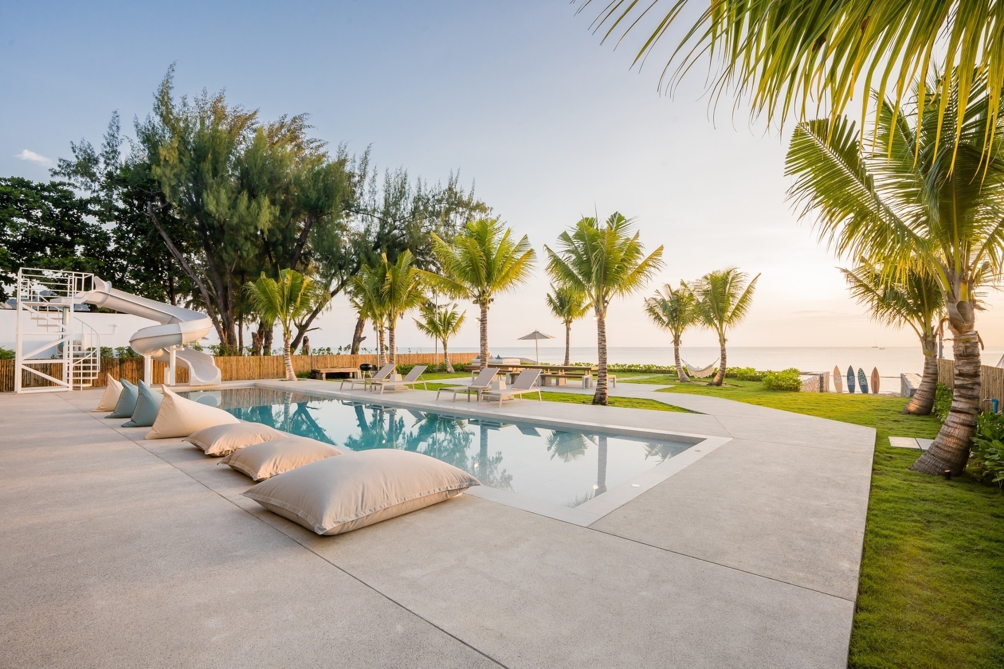 HR15083 บ้านพักติดทะเลหัวหิน The Rest Beachfront Hua Hin Pool Villa