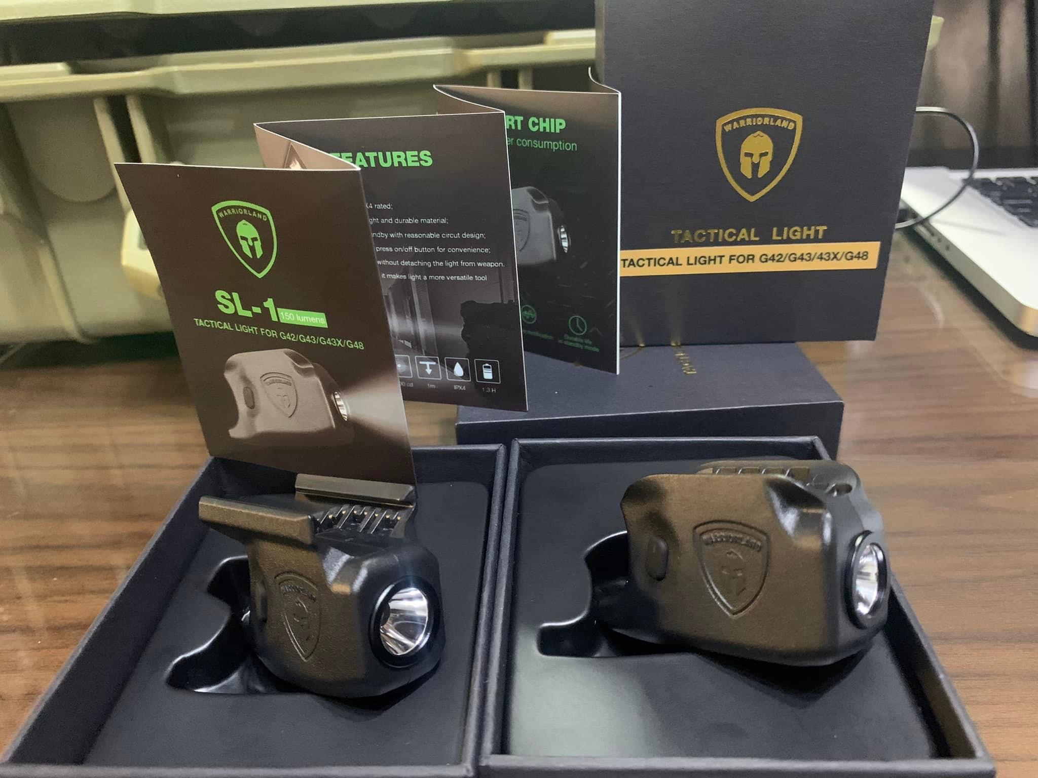 New.🚩🚩ไฟฉายติดปืนเข้าแล้วคะ สำหรับปืน 🚩🚩Glock43/43x /42 SigP365 ยี่ห้อ Warriorland คุณสมบัติ : - ตัวไฟฉาย วัสดุภายนอกทำจาก โพลิเมอร์ ติดตั้งง่าย ทนแรงรีคอยได้ดีเยี่ยม ระดับความสว่าง 150 Lumens มาตรฐานกันน้ำระดับ IPX4 (ป้องก