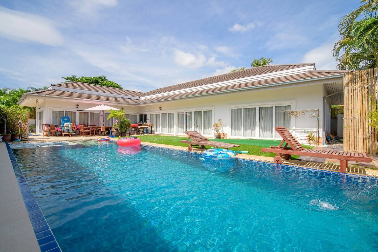 HR 4013 บ้านพักหัวหิน บ้านอเวนิว โต๊ะสนุ๊ก สระส่วนตัว