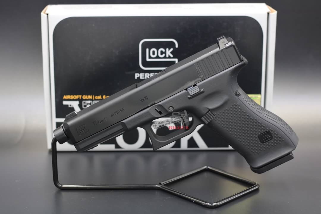 ( Re-Stock สินค้าเติมสต๊อก ) UMAREX Glock 17 Gen 5 (Full Marking) 4900 บาท (จัดส่งฟรี) ความแรง: 300-320fps โหมดการยิง: Semi-Auto ความจุแม็กกาซีน: 24 + 1 ประเภทลูกกกระสุน: BBs ขนาด 6mm Hop-up: ปรับได้ สไลด์: โลหะ บอดี้: โพลิเมอร์ น้ำหนัก: 760g ความยาวรวม: 