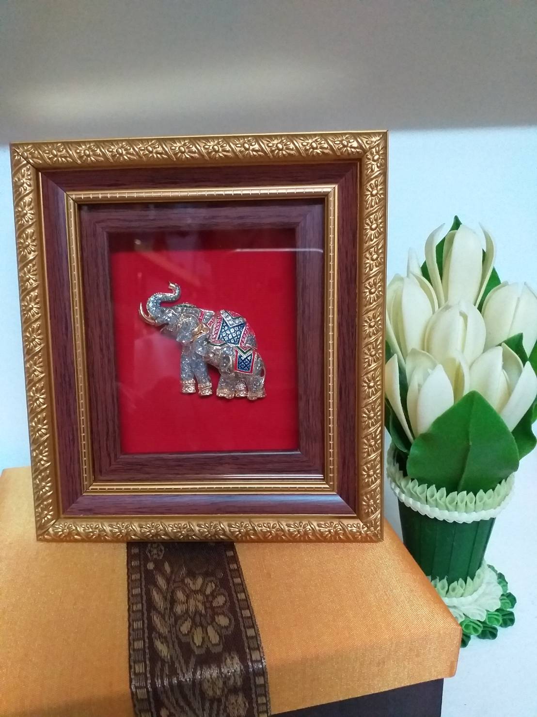 กรอบรูปโขนรามเกียรติ์ และเอกลักษณ์ไทยๆ พร้อมกล่องผ้าไหม