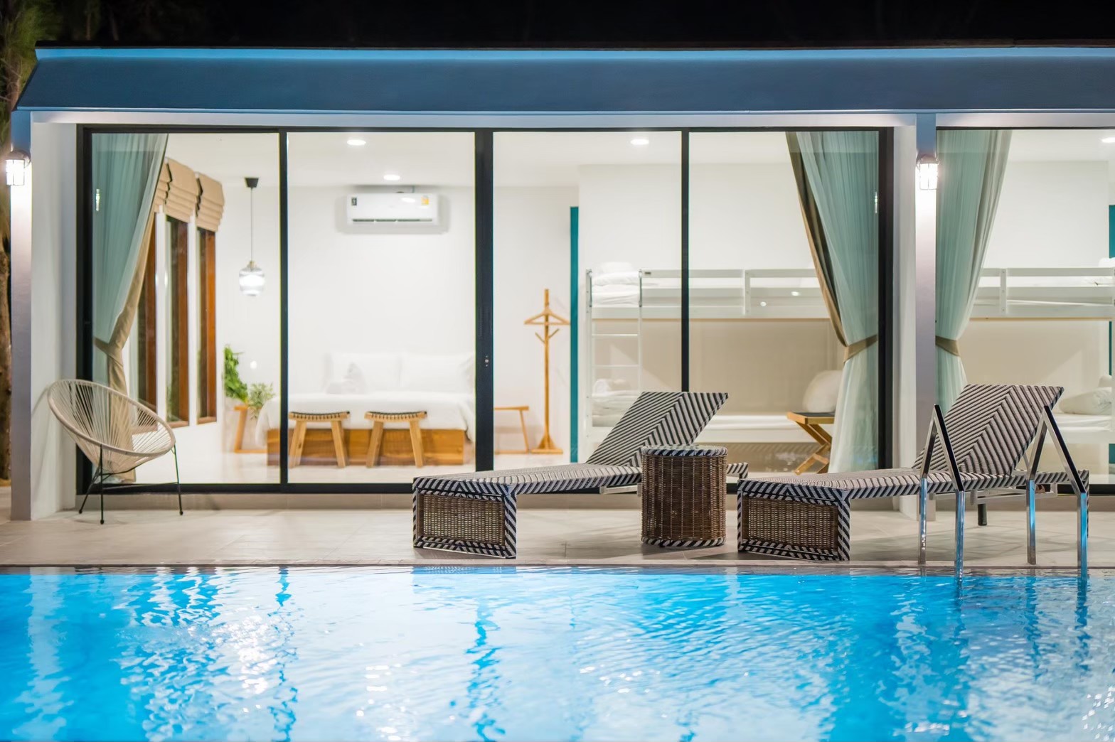 HR15050 บ้านพักติดทะเล The Century Beach Villa Cha Am