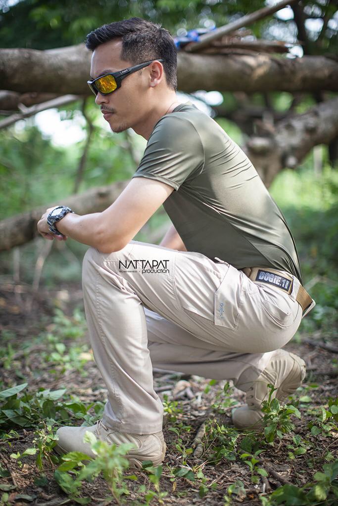 New.กางเกง Tactical โครงสร้างผ้าริบสต็อบ (ผ้าตาข่าย) กันน้ำ ผสมด้วยผ้าสเปนเด็กส์มีความยืดหยุ่น ใส่สบาย ตัวผ้าเป็นใยทอพิเศษ ระบายความร้อนได้ดี เนื้อผ้าแห้งเร็ว รูปทรงขากระบอกเข้ารูป มีกระเป๋าใส่อุปกรณ์รอบด้าน มี 3 สี สีดำ / สีทราย / สีกรม ราคาพิเศษ