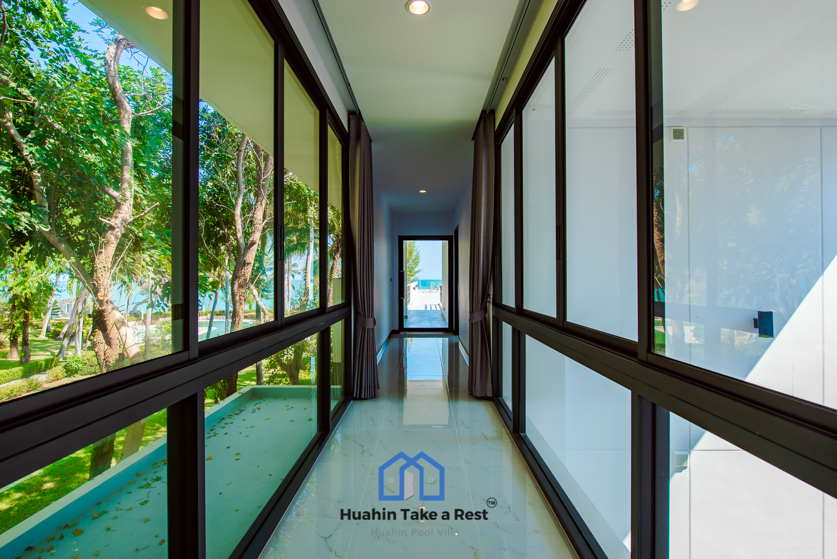 HR15039 บ้านพักติดทะเลหัวหิน The Premium Beach Villa Hua Hin