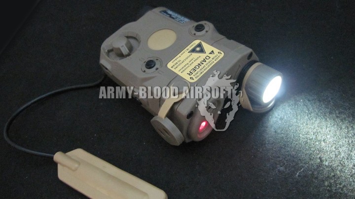 AN/PEQ-15 Laser Aiming Device With Flashlight (BK)