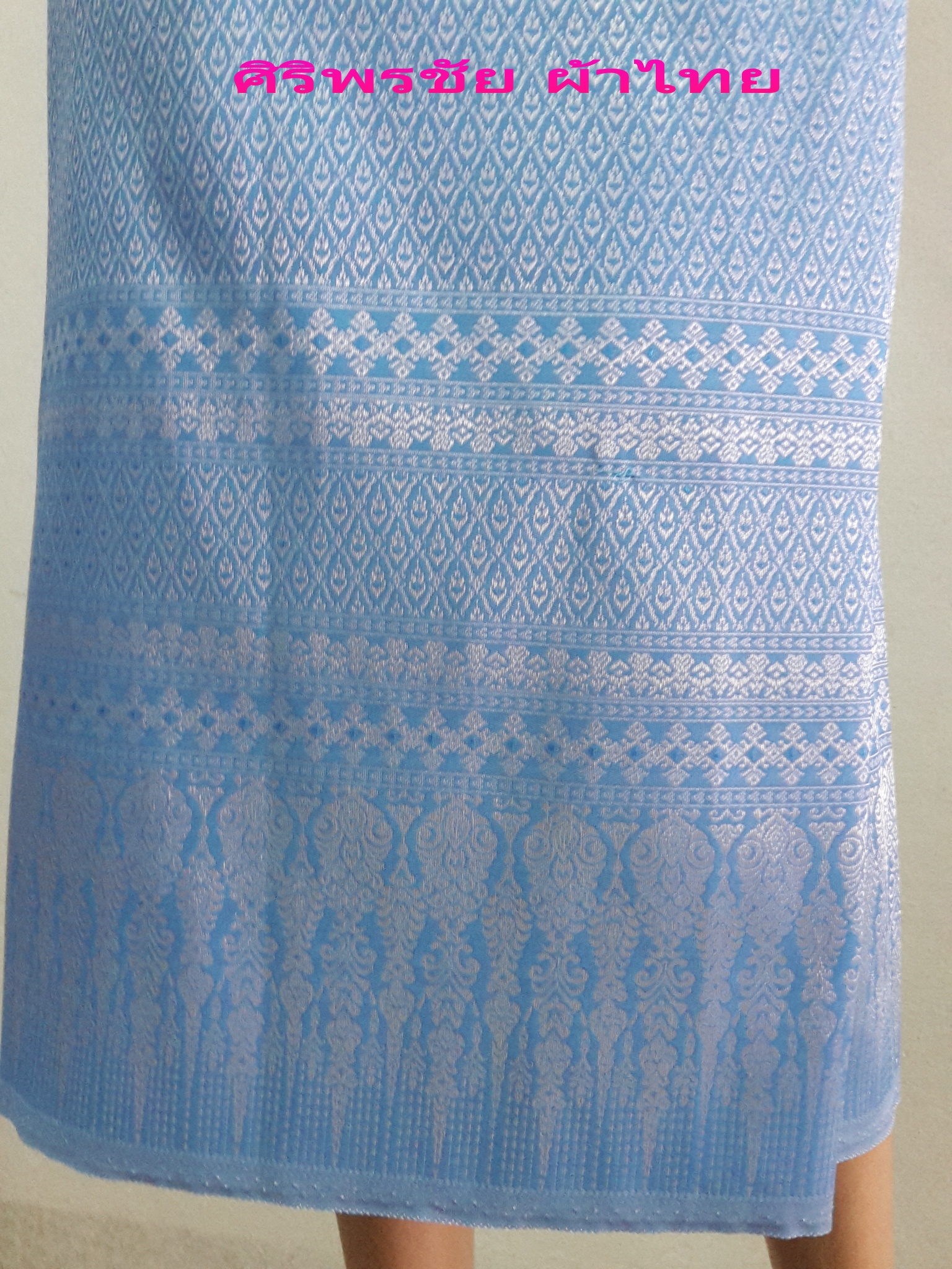 ผ้าถุงสำเร็จรูปแบบป้ายเลื่อนตะขอไทยล้านนา ผ้าถุงสำเร็จรูปยกดอกสอดดิ้นเงิน ผ้าไหมแกมฝ้ายตัดสำเร็จสอดดิ้นเงิน พร้อมส่ง