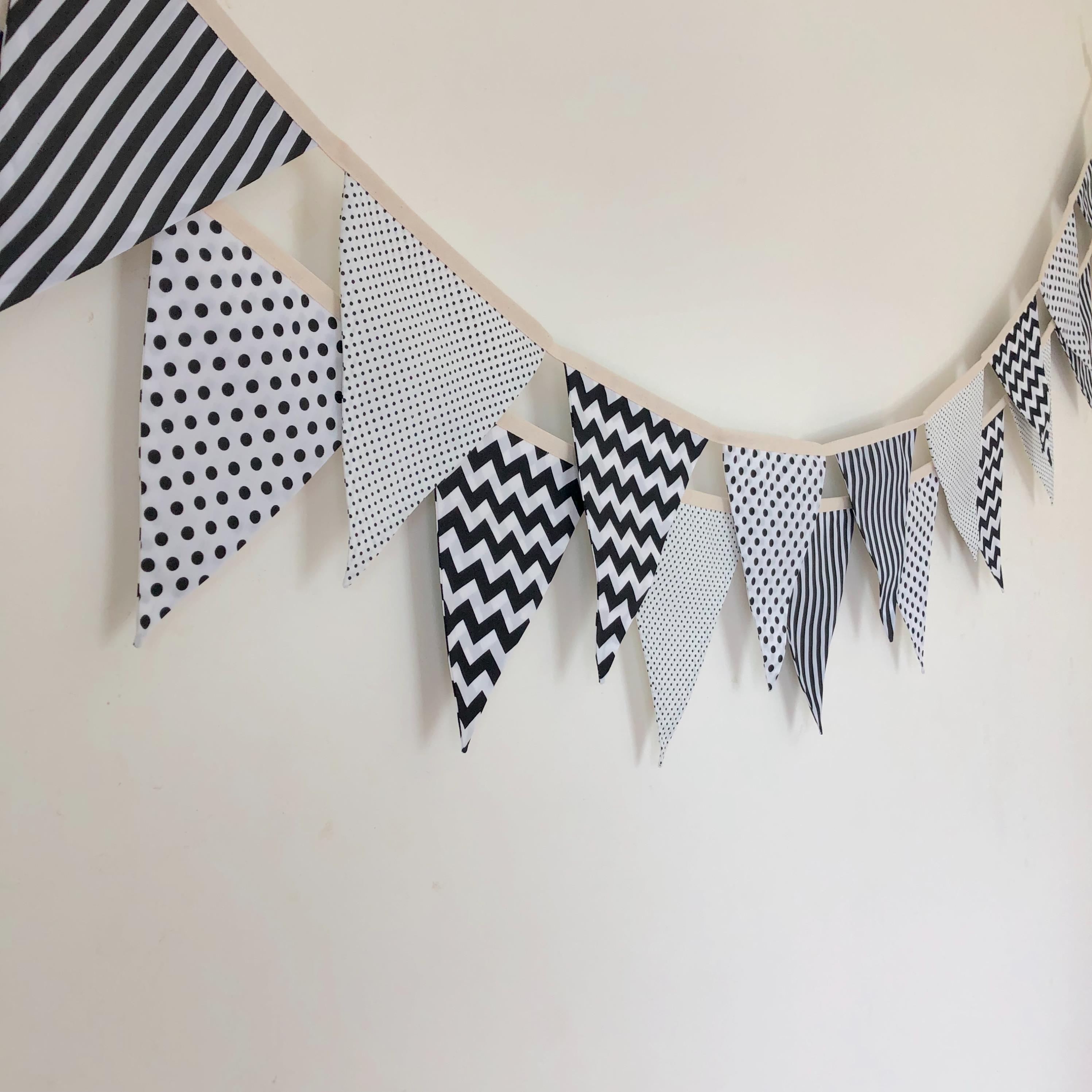 ธงผ้าโทนสีขาวดำ