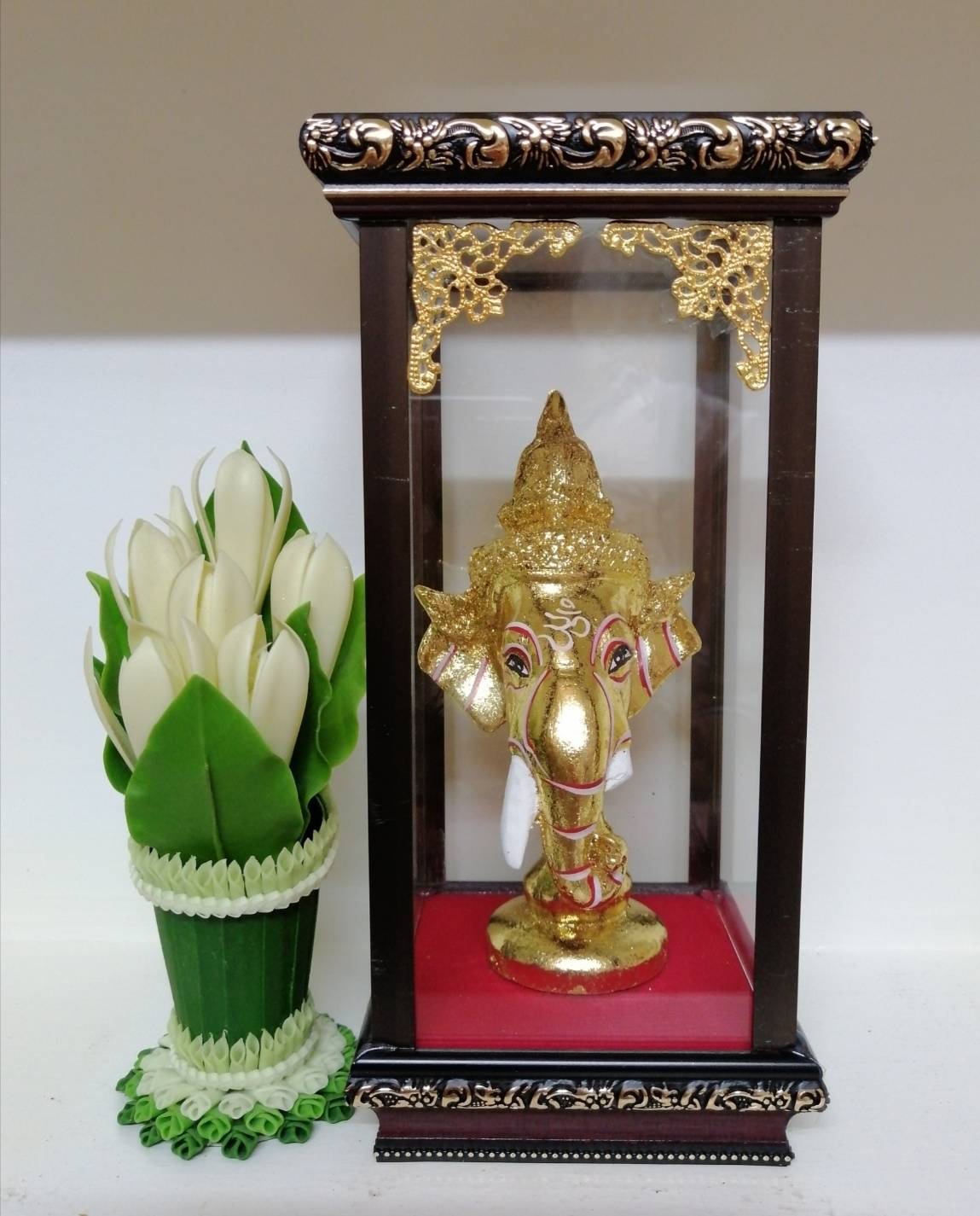 เศียรพระพิฆเศ พร้อมตู้กระจกลายไทย