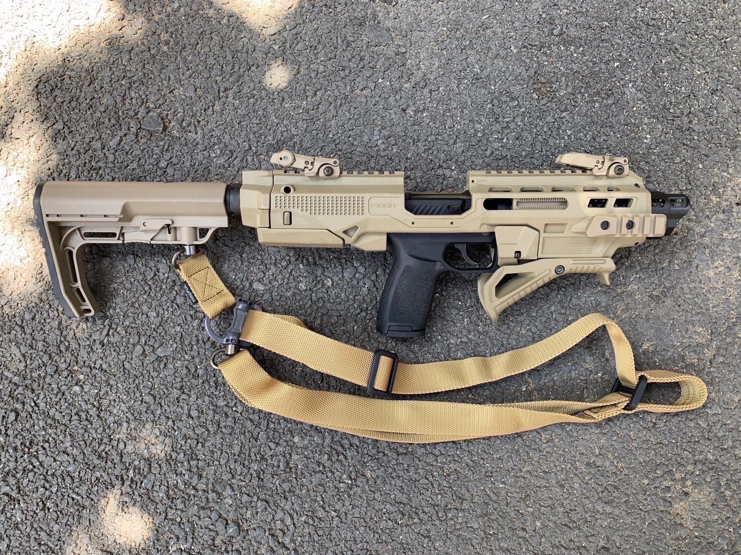 New.ชุดสุดคุ้ม ชุดประกอบ Kidon ✅สามารถใส่ปืนสั้นได้หลายรุ่น : (ยกตัวอย่าง) #Glock 17/18/19/23/34/35/40 #Sig Sauer P320/P250/P226 #STI Staccato P5 (9mm) (STI P5) #CZ 75,CZ 75-D #บาเรสต้า 92F,PX4 คุณสมบัติ : #สามารถใช้กับปืนสั้นได้หลายรุ่น (ต้องมีราง