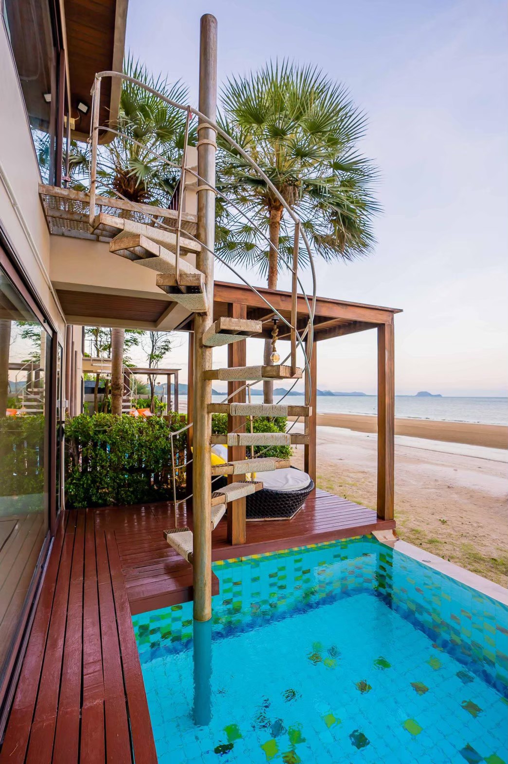 HR15064 บ้านพักติดทะเล The Ocean Beach Villa, Sam Roi Yod.