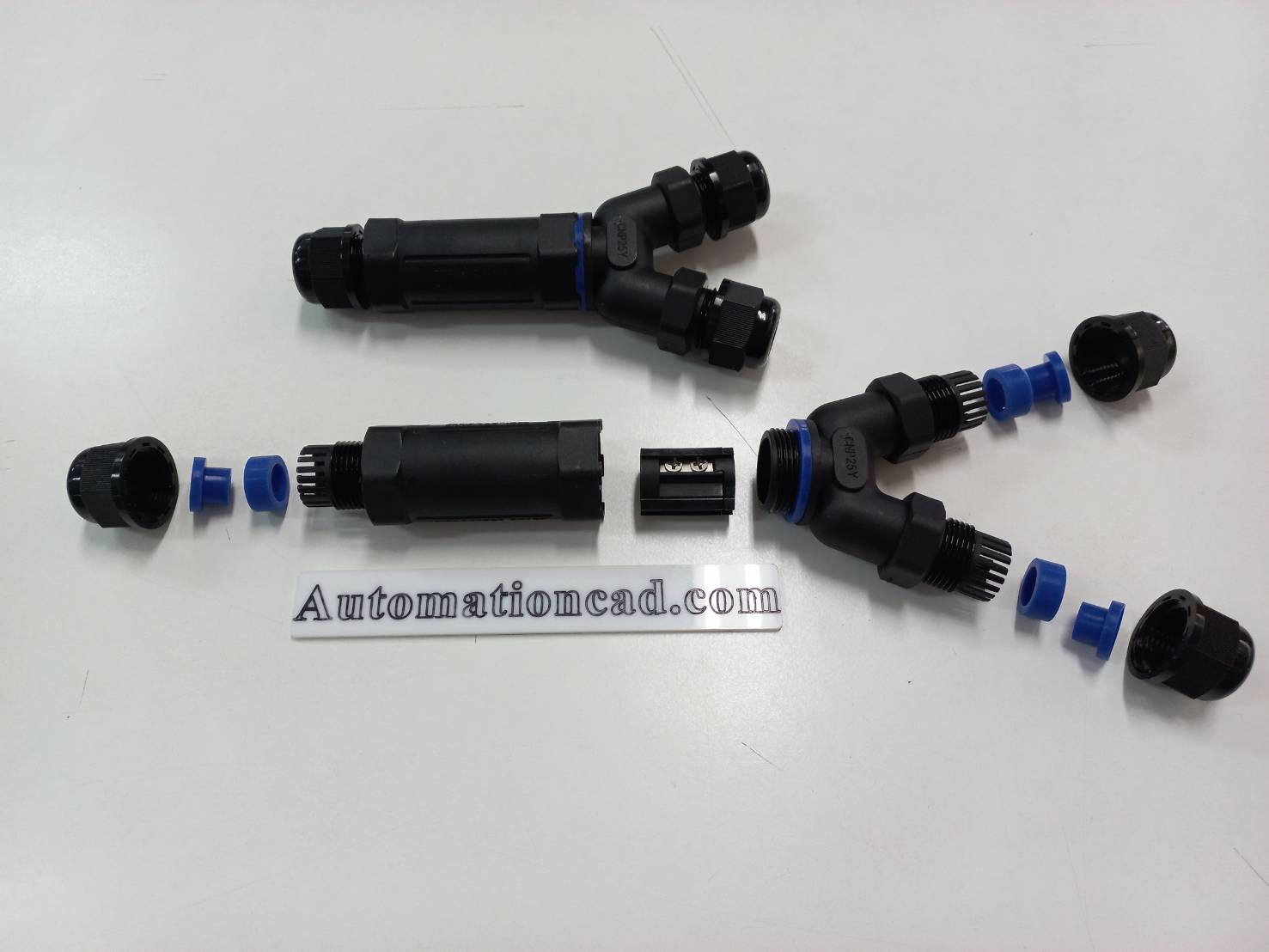 ข้อต่อสายไฟกันน้ำ แบบตัว Y 3P ใช้กับสายไฟฟ้า เบอร์ 0.5 ถึง 2.5 mm² แบบขันน็อต