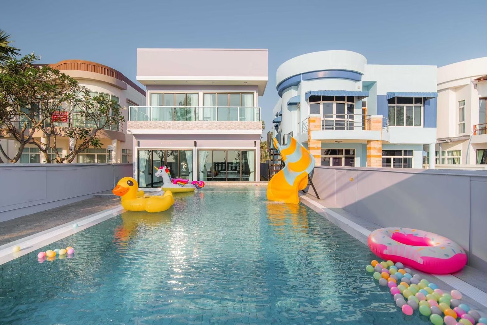 HR15063 บ้านพักติดทะเล The Blue Sky Villa Pranburi