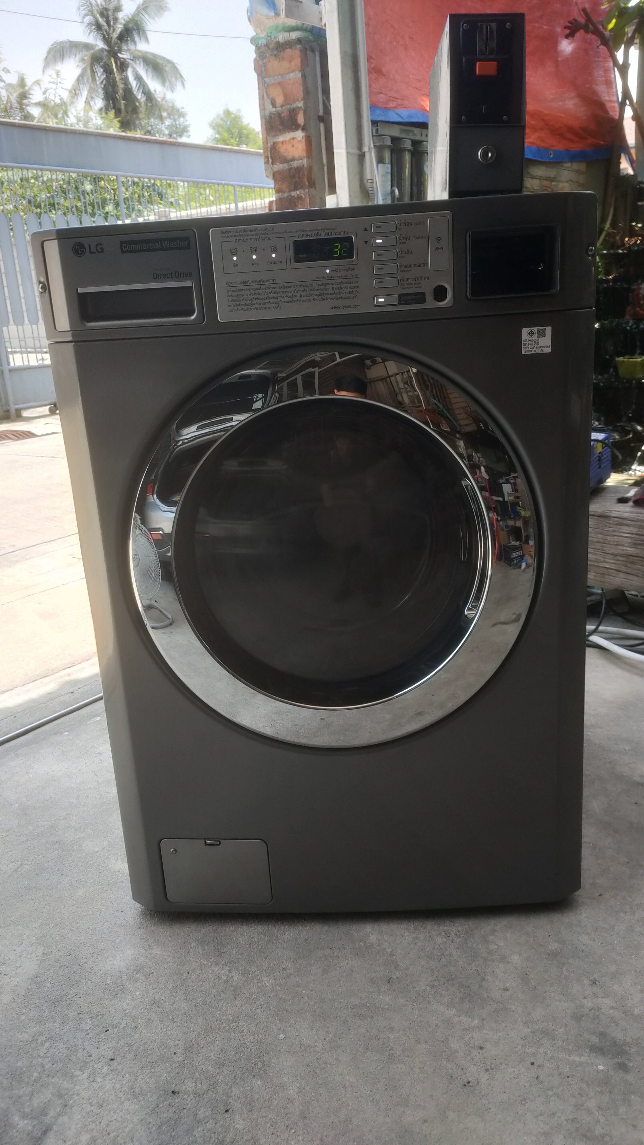 เครื่องซักผ้าฝาหน้าเกรดบีใหม่ LG Commercial 13kg ติดกล่องหยอดเหรียญใหม่ พร้อมใช้งาน