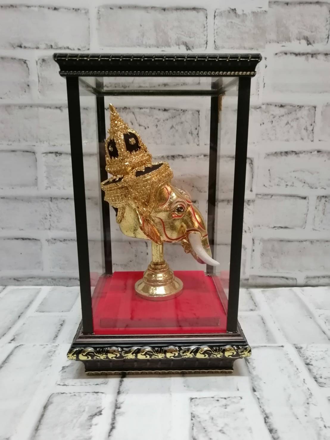 พระพิฆเนศ ขนาดกลาง เรซิ่นปิดทอง พร้อมตู้กระจกลายไทย
