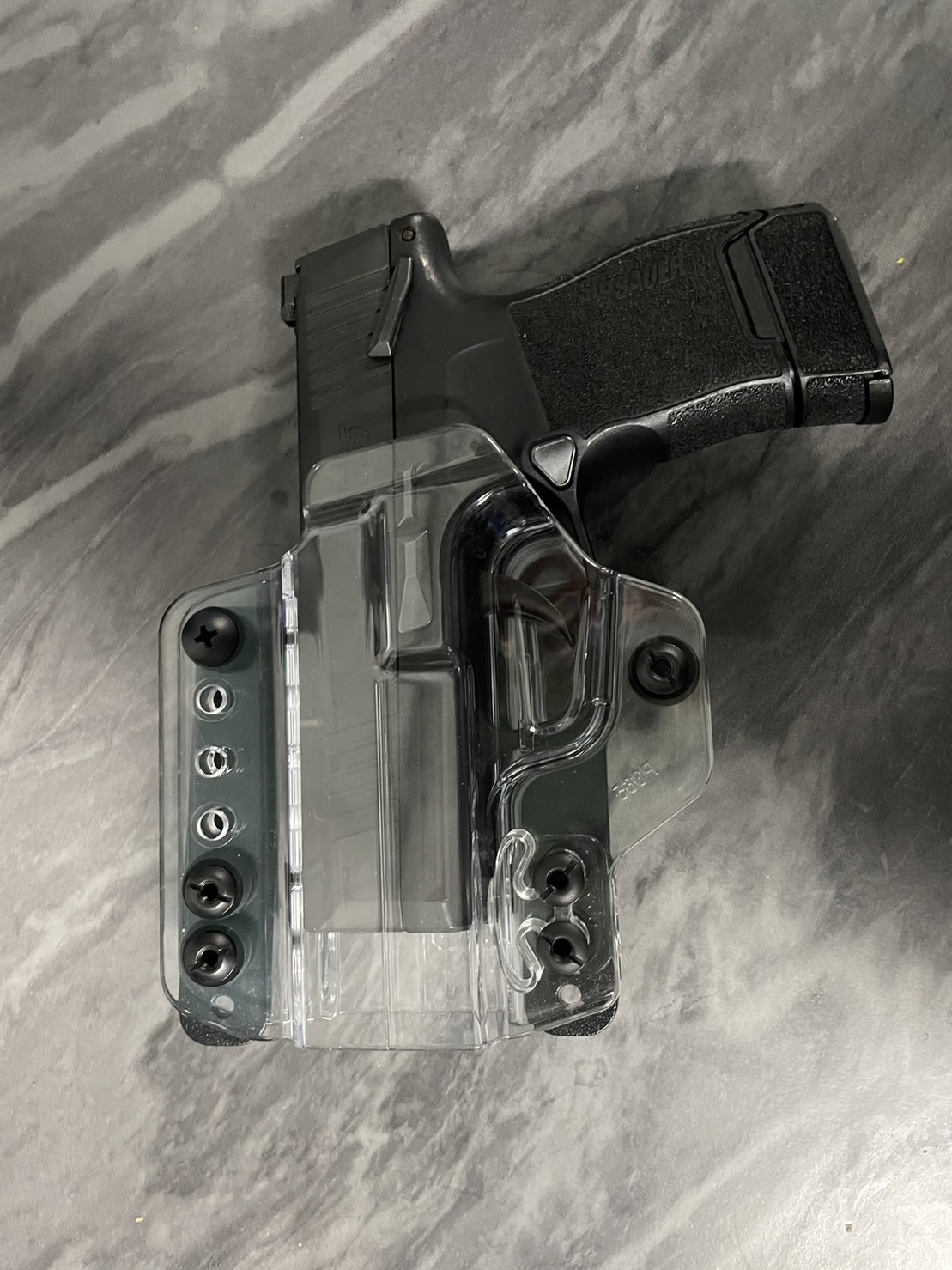 New.ซองพกนอก/ใน Sig P365 ( ซองใส ) 🔹 ผลิตจาก Polymer เกรดคุณภาพ 🔹 สำหรับรุ่น ig P365 🔹 สลับใช้ได้ทั้งพกนอกและพกใน 🔹 สลับใช้ได้ทั้งคนถนัดซ้ายและขวา 🔹 สามารถใช้งานร่วมกับ Dot ได้ 🔹 ตัวซองสามารถปรับกระชับได้ &#