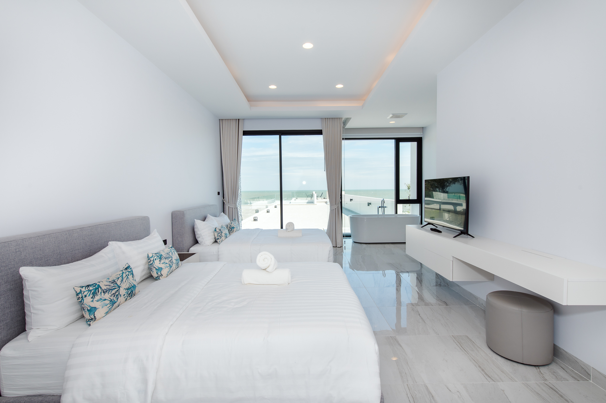 HR15066 บ้านพักติดทะเลหัวหิน The Casa Rocca Beach Villa HuaHin