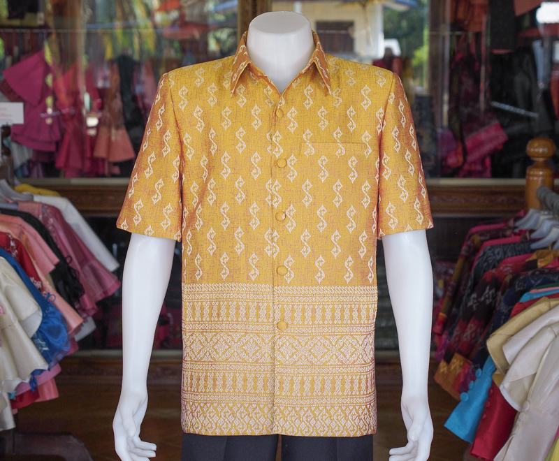 เสื้อสูทชายไหมแพรทิพย์ลายขอพระราชทาน เสื้อสูทชายไหม สูทผ้าไทยชาย ซาฟารีผ้าไทยชาย สูทผ้าไหมแพรทิพย์ สูทผ้าไทย ซาฟารีชาย เหลือง XL