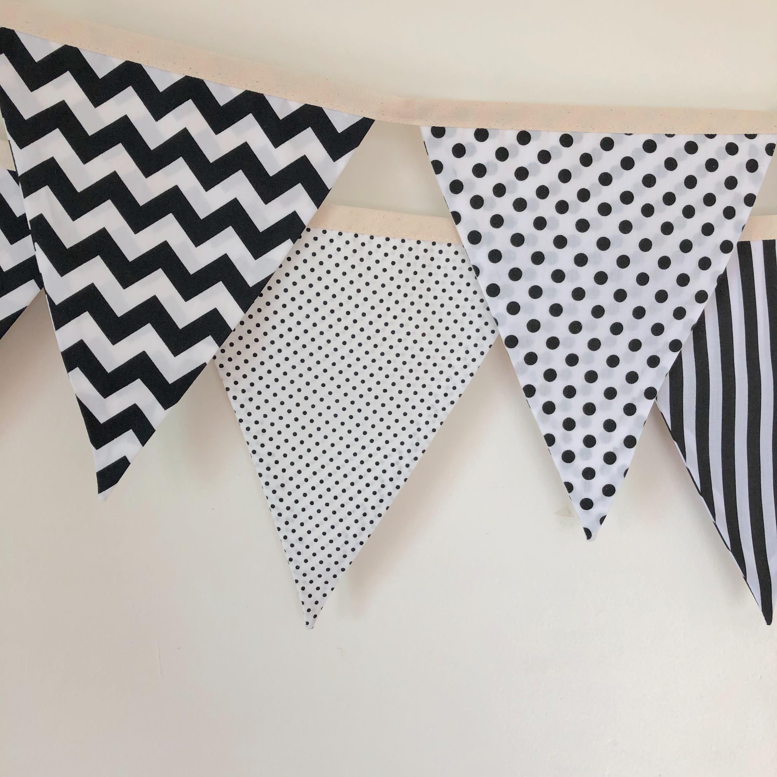 ธงผ้าโทนสีขาวดำ