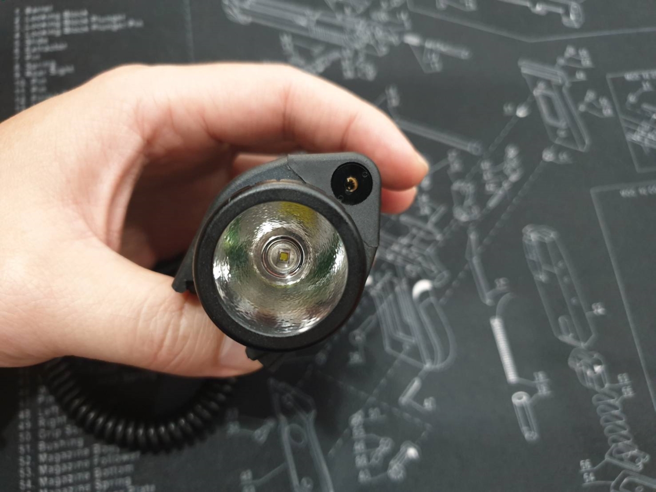 (clap)...สินค้าใหม่ค่ะ 🎯🎯 ไฟฉายเลเซอร์ #M6 🌙 ตัวเรือนผลิตจาก Polymer เกรดคุณภาพ 🌙 หลอด LED ความสว่าง 200 Lumens 🌙 3 โหมด : ไฟฉาย /ไฟฉาย+เลเซอร์/เลเซอร์ 🌙 ใช้ได้กับทั้งปืนสั้นและยาว 🌙 มีสวิตซ์หางหนู ส