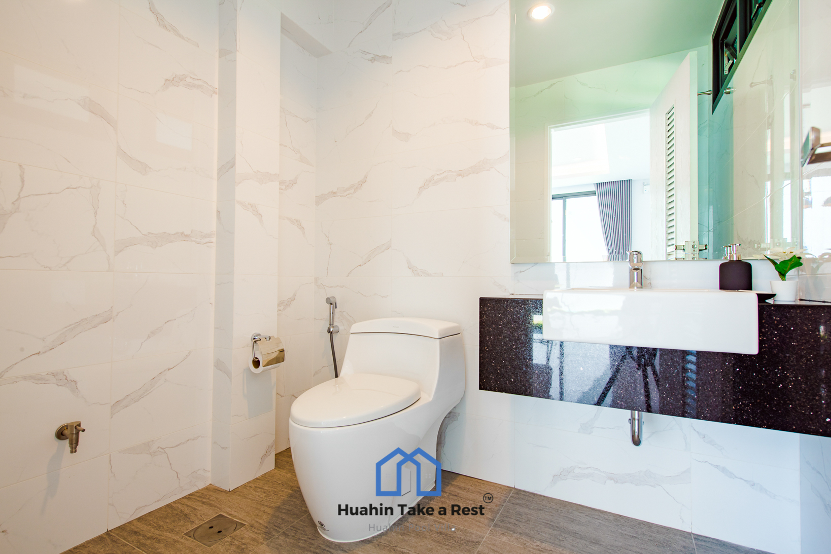 HR15039 บ้านพักติดทะเลหัวหิน The Premium Beach Villa Hua Hin