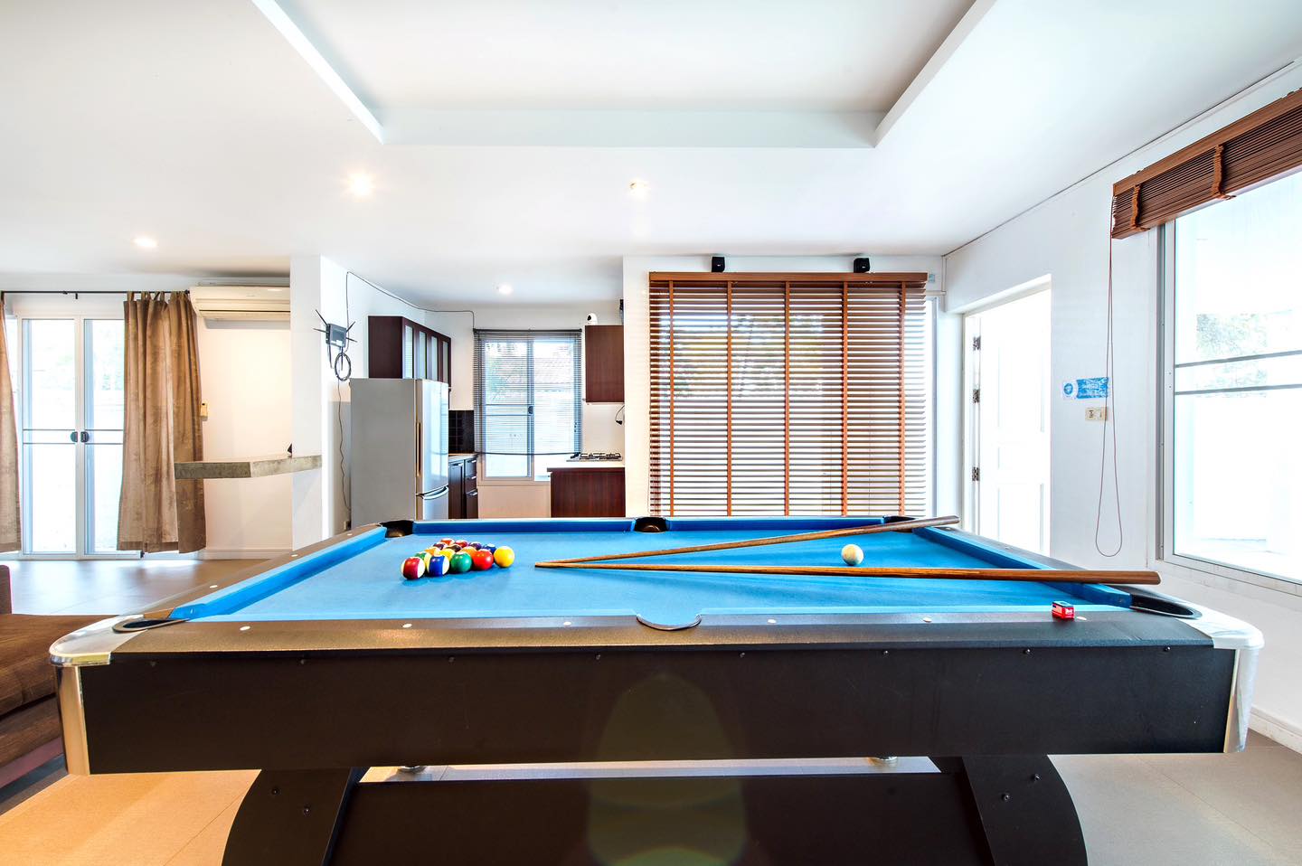 HR15072 บ้านพักติดทะเล The White Beach Villa Pranburi