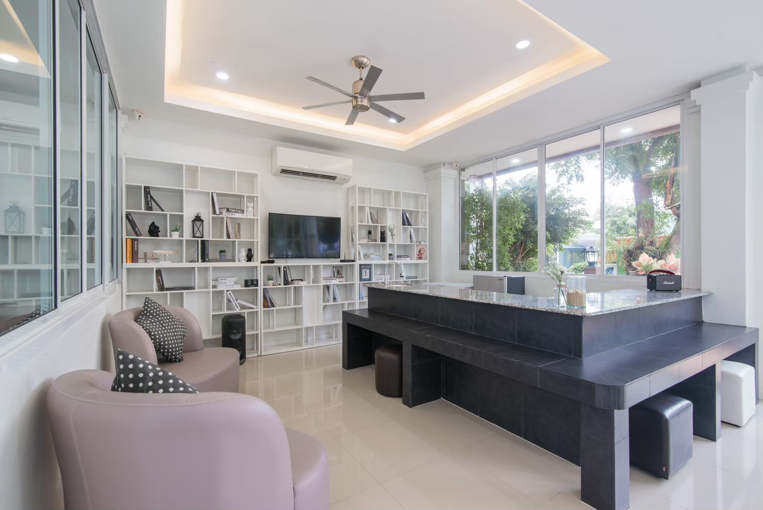 HR15045 บ้านพักติดทะเล The Moon Beach Villa