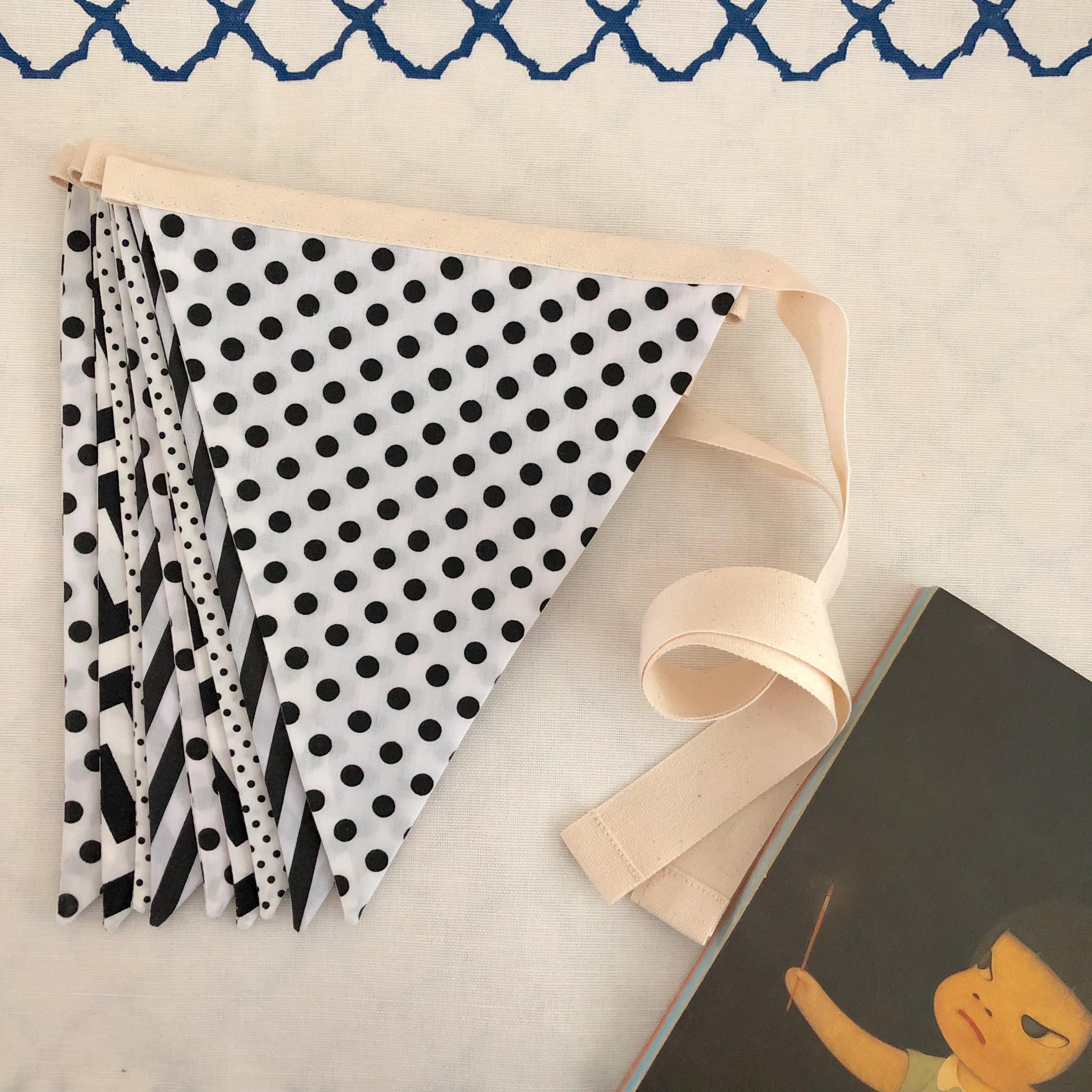 ธงผ้าโทนสีขาวดำ