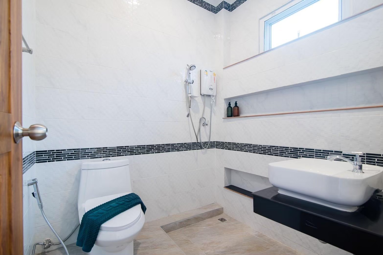 HR15063 บ้านพักติดทะเล The Blue Sky Villa Pranburi