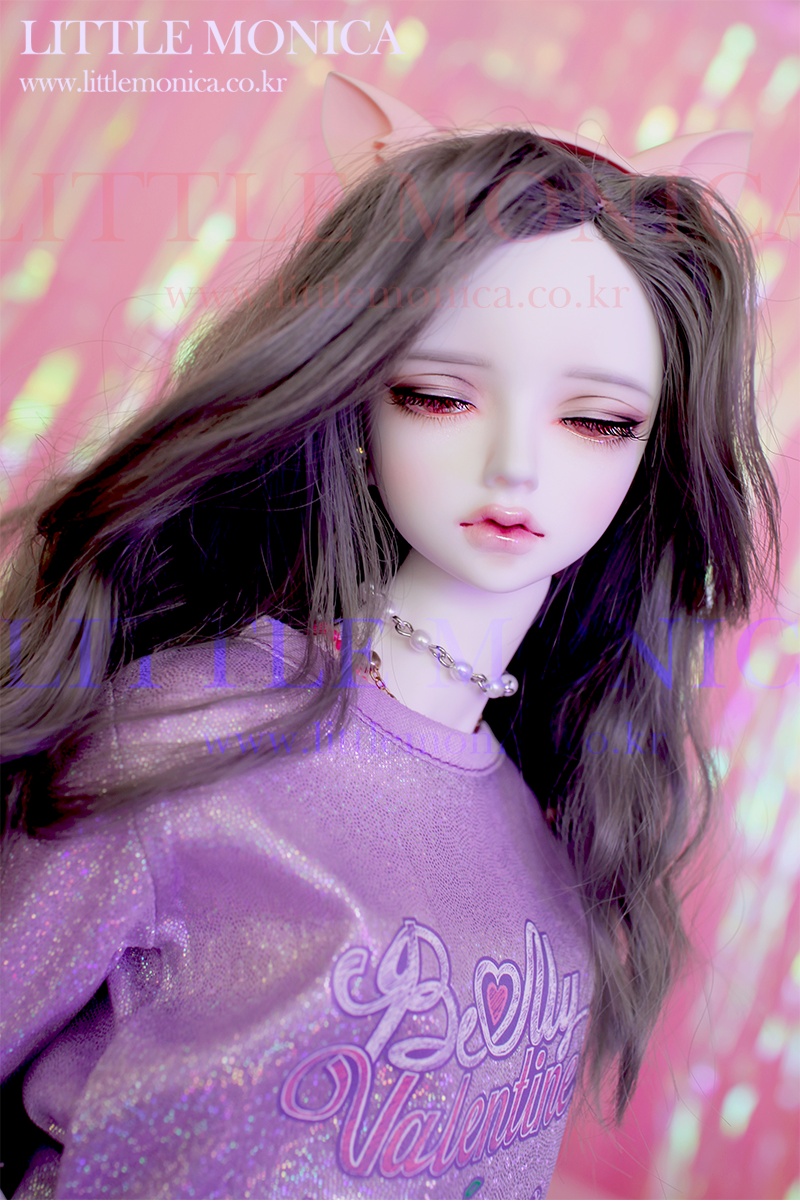 Gloomy Roselyn