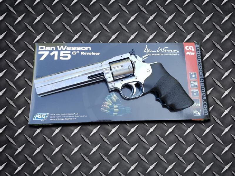 Gun Heaven ASG Dan Wesson 715 2.5”/4”/6” นิ้ว Co2 ปืนลูกโม่ -แรง 520 FPS Full Metal- รุ่น Gun Heaven ASG Dan Wesson 715 Co2 ปืนลูกโม่ สีเงิน น้ำหนัก (กรัม)- ความยาว (mm.)- วัสดุFull Metal ระบบ/รองรับแก๊สCo2 ความแรง (FPS)520 ด้วยลูก 0.20g ระบบ BlowBack- Ho