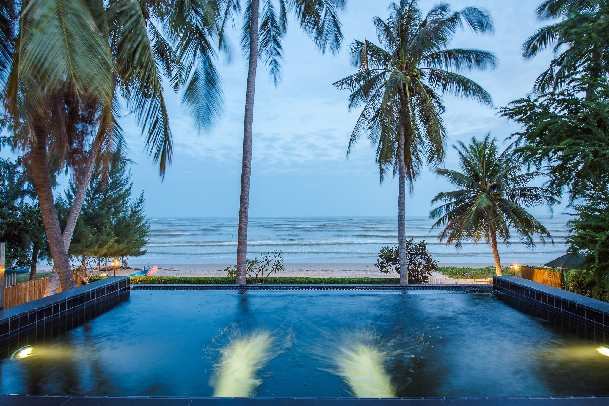 HR15044 บ้านพักติดทะเล กุยบุรี The Cozy Beach Villa