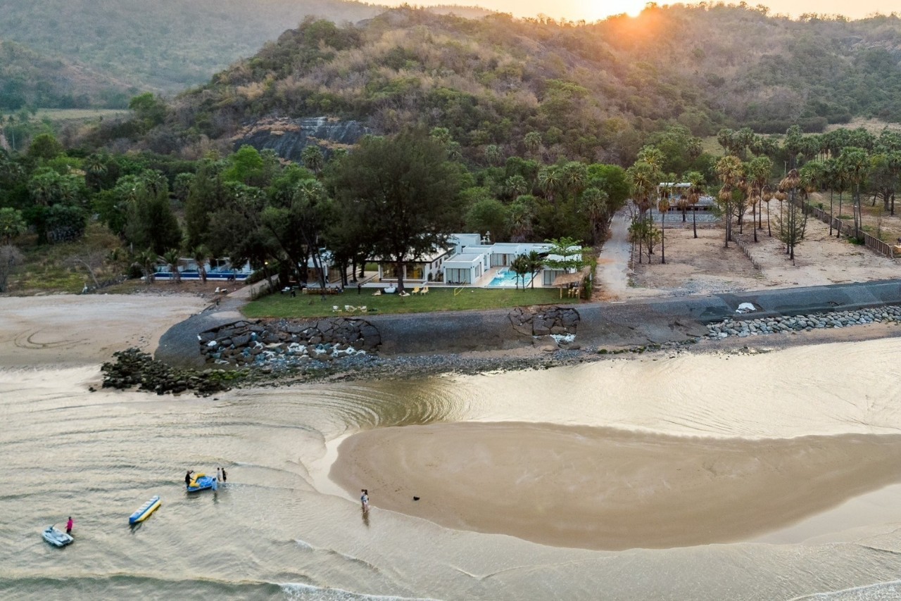 HR15080 The Bristol Beach Huahin Pool villa